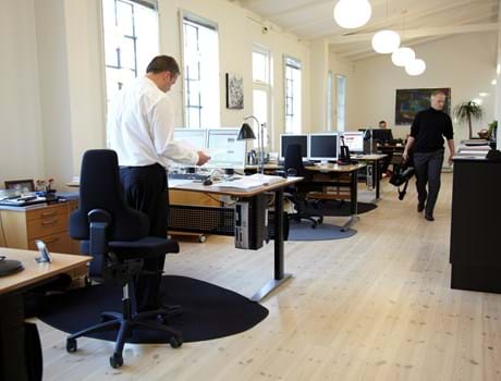 stoleunderlag i filt på kontor arbejdsplads